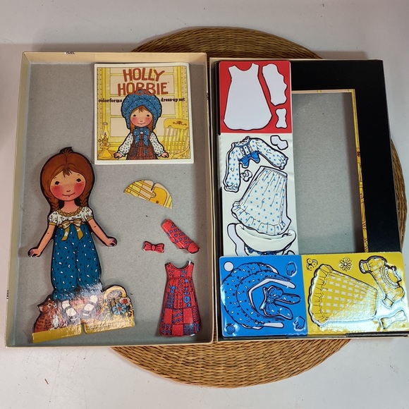 2017 Holly Hobbie Colorforms Dress Up Set - Picture 4 of 9